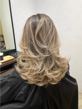 メリー オオサカ(Merly Osaka) balayage × butterfly cut