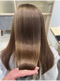 ペールベージュ