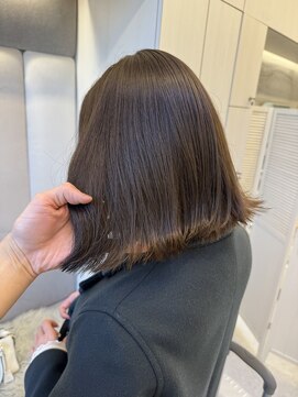 アナ ラーナ(Anna Lanna) ピスタチオグレージュで透け感大人ヘア【奥村北斗】