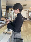 ショートボブの耳掛け可愛い