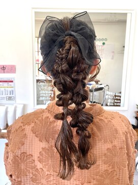 ヘアーアンドメイクアップモパ 編みおろし