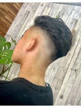 セルンティーヘアー(CERNE tie hair) フェード・クロップ × ニュアンスカール