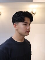 シーンバイラッド ヘルム(SCENE by RAD helm) ビジネス好印象のツーブロックセンターパートヘアメンズカット
