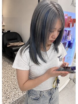 リシェイルノイ(RICHAIR.NEU) シルバーグレー×ブルーデザイン