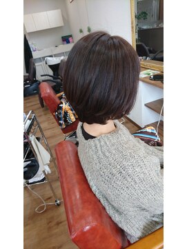 フィカス(Ficus) 柔らかな雰囲気のショートボブ