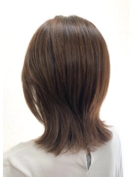 黄ぐまくん美容室 ミディアム　くびれ　レイヤー