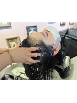 本格ヘッドスパで頭皮環境を整えて、髪も心もリラックス♪頭皮の保湿をして、健康な髪に。