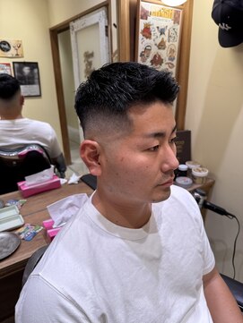 フォーコーナーズ(Four Corners) バーバー/スパイキーショート/フェード/ フェザーアップ