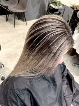 シエラ 心斎橋(CIERA.) ホワイトグレージュミニウルフバレイヤージュハイライト