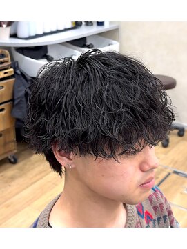 ヘアアンドフェイス ルースト(hair&face ROOST) 刈り上げセンターパート/波巻きツイストスパイラル/円町