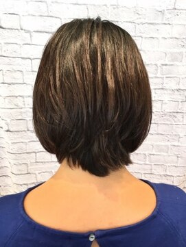 ミーティア バイ クアトロ(Meteor By QUATRO) すっきりショートボブ