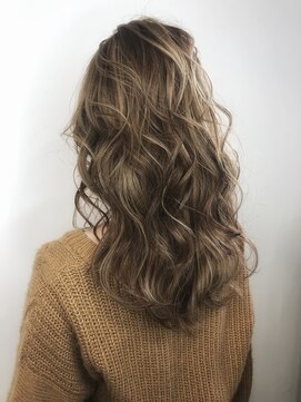 バズ ビー(BUZZ Bee) 【梅田】ハイライト×ミルクティーベージュ☆