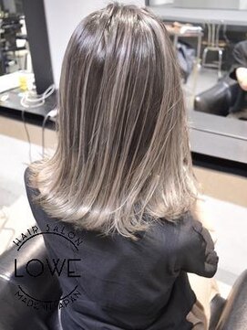 ルーヴェ(LOWE) 外国人風バレイヤージュと大人ロブのナチュラルベージュに