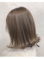 アリー(ALLY) 【ALLY宍戸】透け感抜群アッシュベージュカラー×外ハネボブ