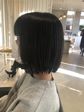 シザーズトリックス ノーブル(scissorstrix Noble) 平行　切りっぱなしボブ