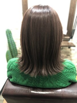 ハサミバイアトリエナガノ 千葉(8sami by atelier nagano) ショートボブ/センターパート/ツヤ髪/グラデーション/イヤリング