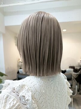 ヲタク(wotaku.) ミルクティーグレージュオリーブグレー切りっぱなしボブ外はね