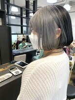 ジゼル(GiseL)&nbsp;ボブ　フェイスフレーミング　ダブルカラー　ホワイトカラー