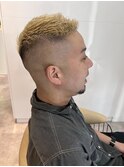 金髪フェードスタイル
