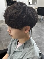 ヒュイル バイ ニアウ(Hwyl by Niau) メンズマッシュパーマニュアンスパーマスパイラルパーマ刈り上げ