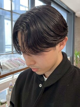 アウラ(AURA) 盛岡駅毛流れセンターパートニュアンスパーマフェザーパーマ30代