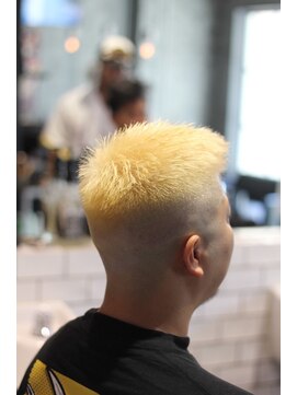 キングスマントーキョー 三鷹店(KINGSMAN TOKYO) アップバング / ツーブロック / スキンフェード[三鷹/バーバー]