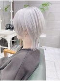 ロングウルフカット/ホワイトブロンドデザインカラー