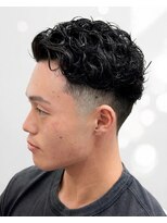 エクラート メン 仙台(ECLART men.)&nbsp;スペインカール風の強いカール｜存在感ある大人のパーマヘア