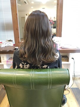 ヘアデザインメリー(hair design Merry) 赤味を黄色味に変えてくれるのはマット(緑)系☆セミロング