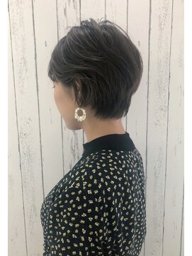 リリス(Ryllis) 『耳かけ 』大人ショートボブ ヘルシーレイヤー
