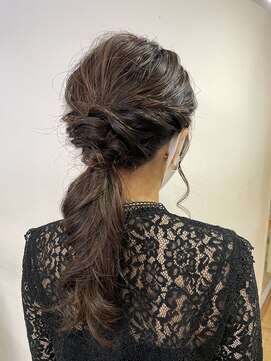 ノコナッツ(NOCONUTS) ローポニーヘアセット