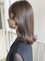 ロカ(roka)&nbsp;外ハネワンカールミディアムのグレーベージュ　白髪染め