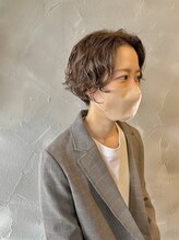 ソーンズ ヨイク(thorns YOIKU) ベージュカラー×緩めパーマ