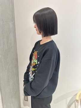 ヨーク(YOKE) YOKE 切りっぱなしボブ大人ボブぱつっとボブネイビーグレージュ