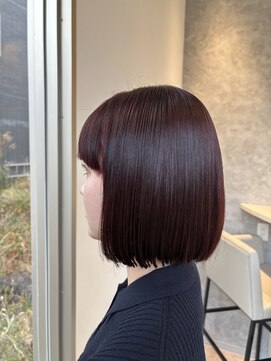 ビート(BEAT) 切りっぱなしボブ深めピンクレッドカラー