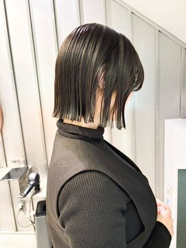 ノエ トトン(noe tton) イメチェン/ホワイトブロンド/外ハネボブ/美髪/名駅a24