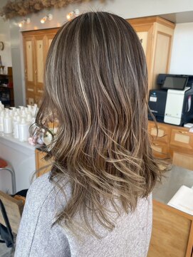 ナジック(749) コントラストハイライト×ベージュ