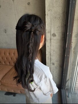 ヘアーアンドメイク ファット(Hair&Make PHAT) キッズヘアセットサイド三つ編みリボンヘアアレンジお呼ばれ