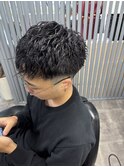 スキンフェードスパイラルパーマツーブロック刈り上げショート