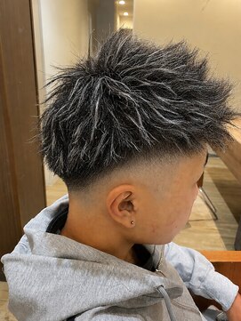 アール エー シー ツイン ゲート(RAC Twin Gate) ホワイトメッシュ×スキンフェード×ツイスト