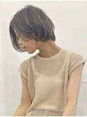 前下がりボブ×フェザーボブ×くすみベージュ×シースルーバング