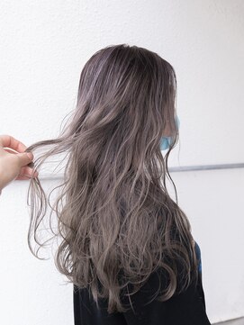 デビュー ヘアーメイク なみ巻きウェーブ　グレージュカラー