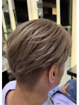 エアー 銀座タワー(AIR) ハイトーンカラー/センターパート/メンズカット/ミルクティー