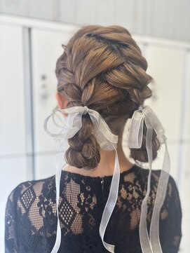 アイディー バイ ケンジ(id. by KENJE) ツインお団子アレンジ