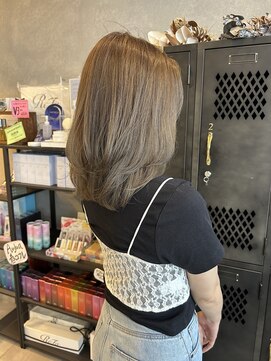 アチーブティルスマートサロン 豊川末広通店(achieve till Smart Salon) ゆるふわウェーブ巻きミディアムヘーゼルグレージュ艶カラー