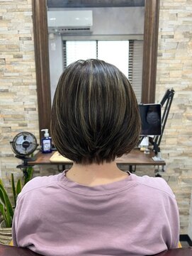 ハサミバイアトリエナガノ 千葉(8sami by atelier nagano) ショートボブ/センターパート/ツヤ髪/グラデーション/イヤリング