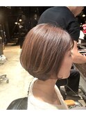30代40代大人可愛い小顔ショートボブ前下がりショートハイライト