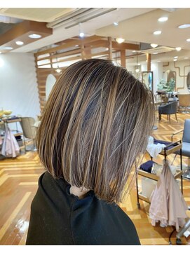 ドゥワドフェパッソ(Doigt de fee passo) 白髪ぼかしハイライトボブ