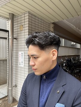 ウェルネス(Wellness) 後ろ流しパーマフェード