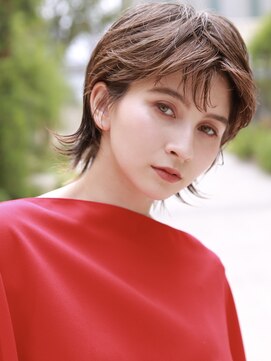 ピークアブー 銀座中央通り(PEEK-A-BOO) 大人モードなウルフショート